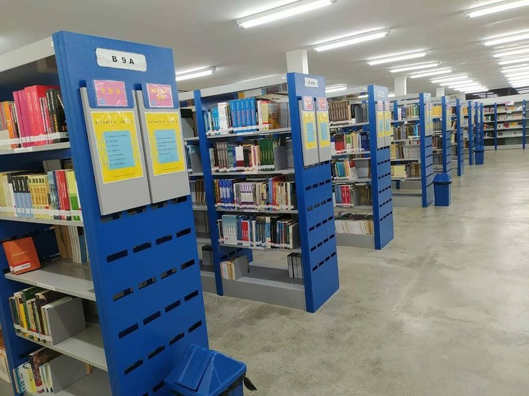 Acervo vista do final para o início