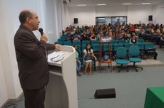 Professor Dr. João Euclides Braga, Diretor do CCS/UFPB, na solenidade de acolhimento aos calouros -
Imagem Weltorres