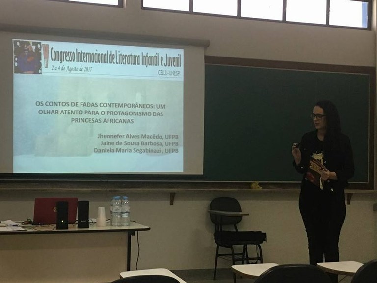 Eixo 4 - A literatura juvenil e jovens leitores . Eixo 4 - A literatura juvenil e jovens leitores .