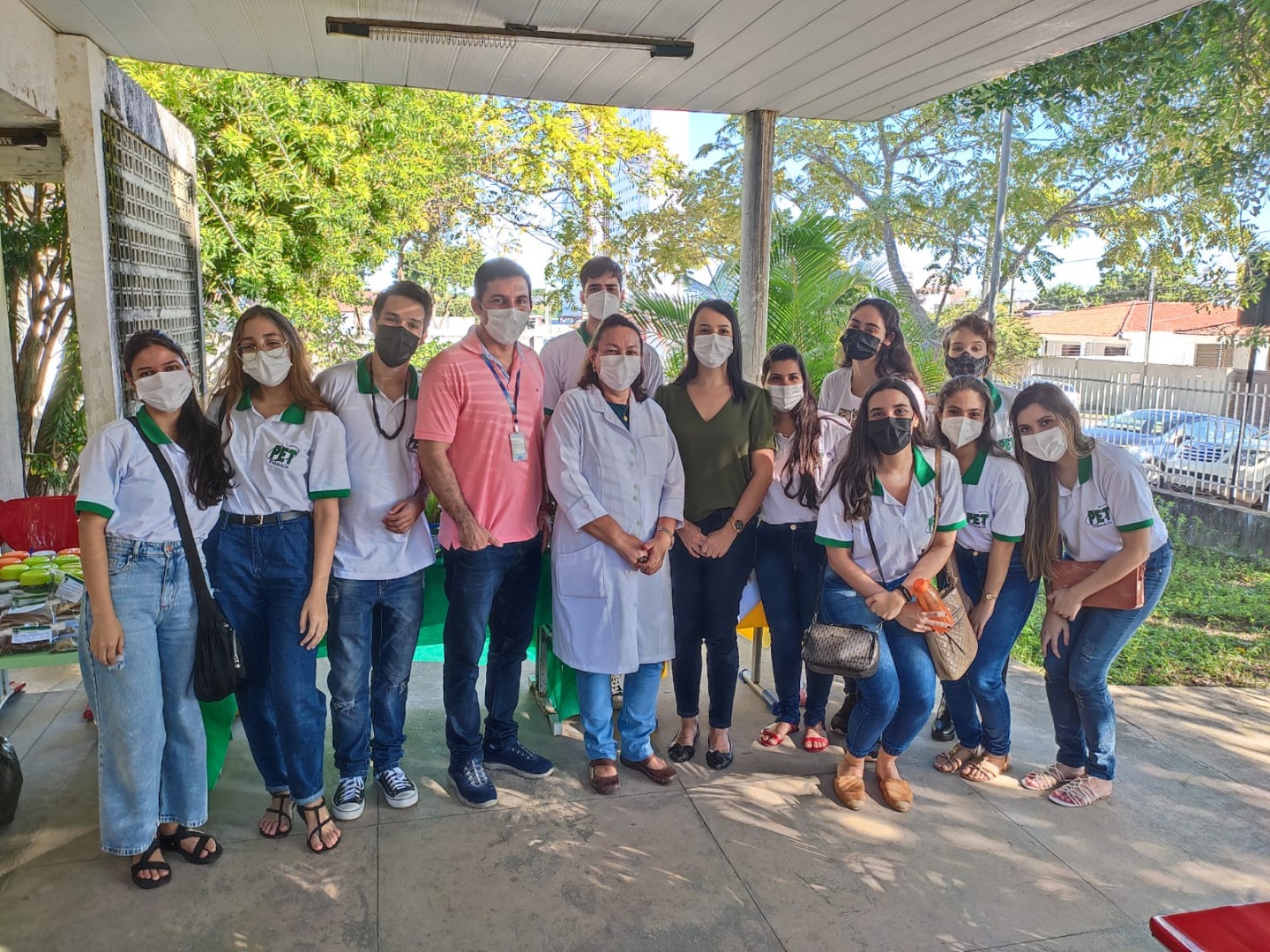 equipe PET na feira itinerante 17.06.22 altiplano .jpeg