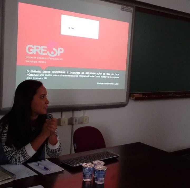 Eduarda na Semana acadêmica.jfif