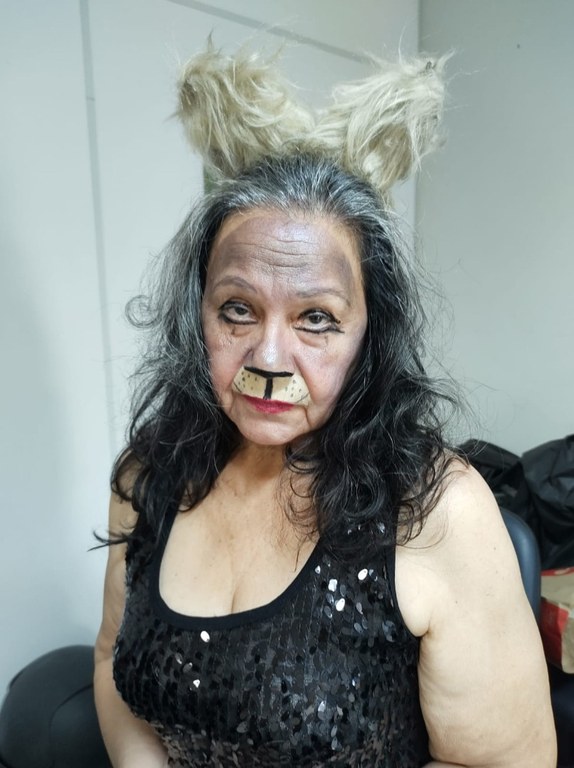 Grizabella, a gata glamourosa.Por Priscilla Detmering, em 07 de dezembro de 2023, por ocasião do I ENAJ60+, na SEAD-UFPB. Projeto Promoção De Ações Para o Envelhecimento Ativo. Grizabella, a gata glamourosa.Por Priscilla Detmering, em 07 de dezembro de 2023, por ocasião do I ENAJ60+, na SEAD-UFPB. Projeto Promoção De Ações Para o Envelhecimento Ativo.