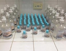 Produção entregue à comunidade da cidade de Areia. Imagem cedida pela equipe do projeto ‘Promoção à saúde no CCA/UFPB: produção de álcool gel'.