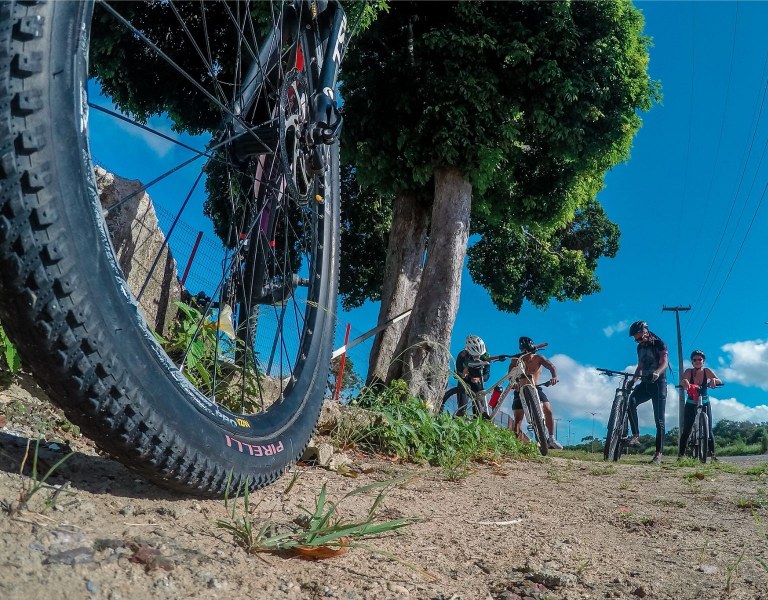 Atividade de ciclismo para reconhecimento do Circuito Vale do Gramame de Cicloturismo. Imagem foto Thiago Nozzi, disponível no Flick. Atividade de ciclismo para reconhecimento do Circuito Vale do Gramame de Cicloturismo. Imagem foto Thiago Nozzi, disponível no Flick.