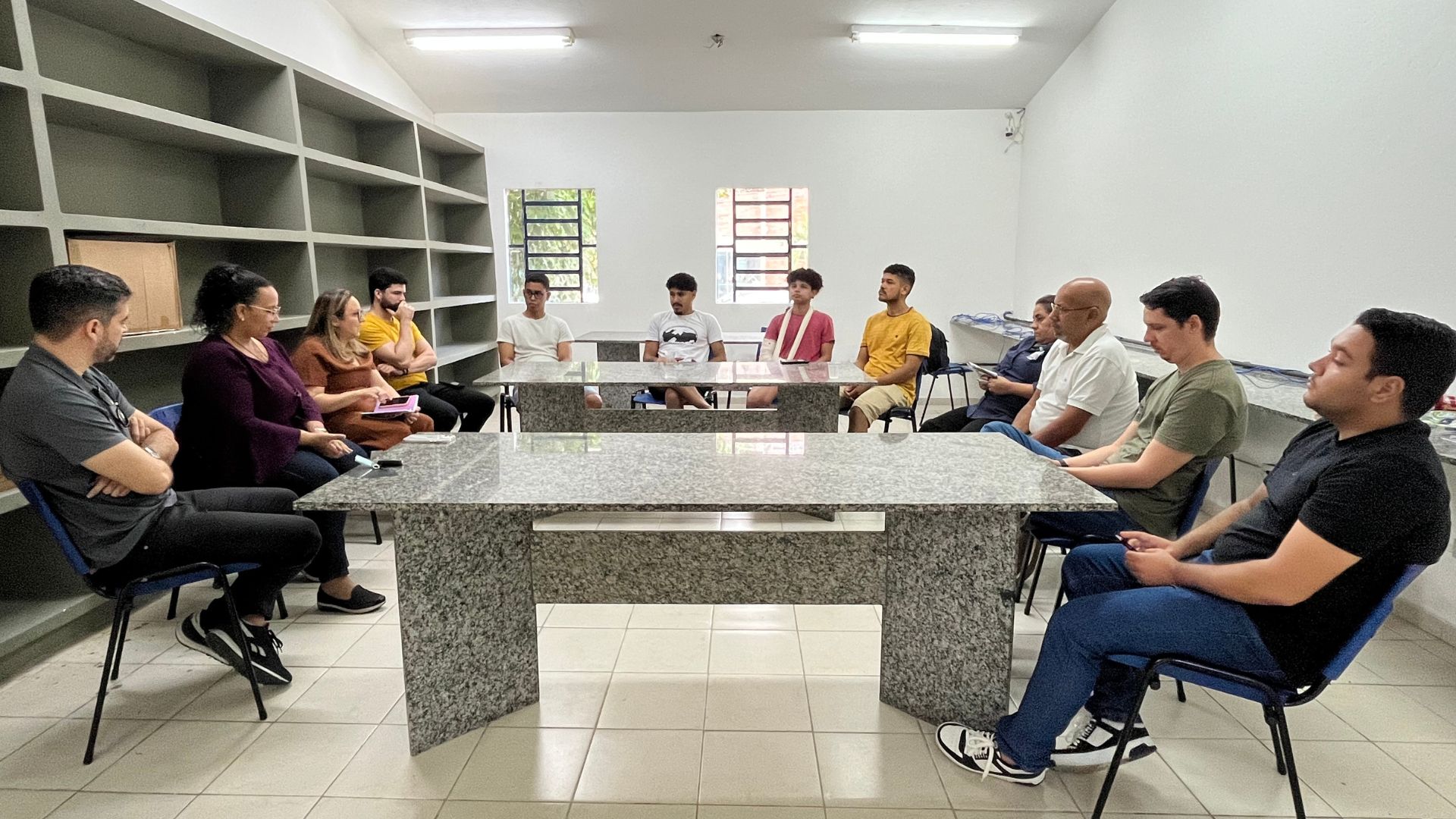 Pró-reitora da PRAPE realiza visitas às residências universitárias para discutir melhorias na assistência estudantil