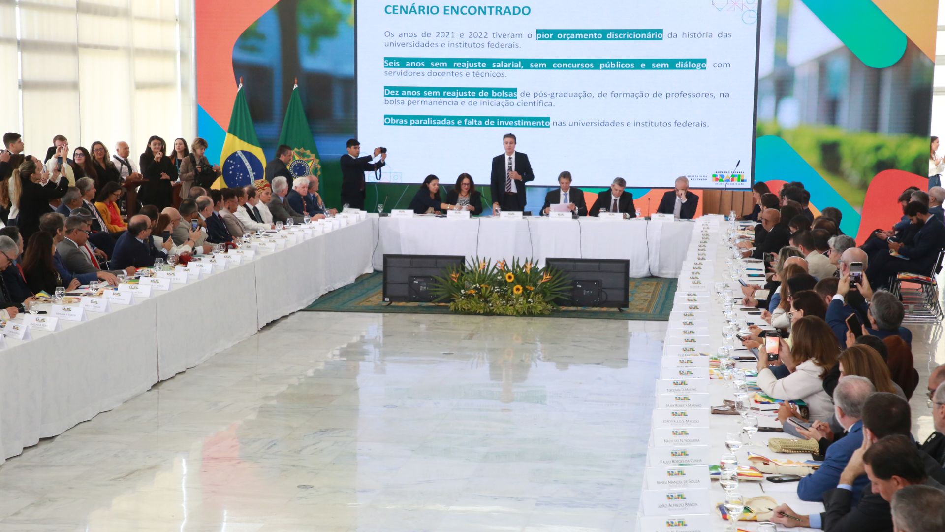 Reitora da UFPB participa de encontro com reitores e ministros em Brasília