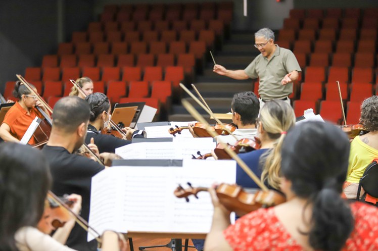Ensaio Orquestra e Maestro Paul Chou