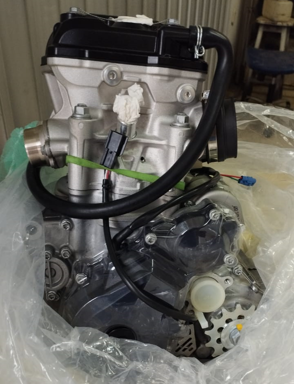 ESTUDANTES DA UFPB RECEBEM KIT QUE HAVIA SIDO EXTRAVIADO, COM MOTOR E PEÇAS PARA PROTÓTIPO DE MOTO PARA COMPETIÇÃO ESTUDANTES DA UFPB RECEBEM KIT QUE HAVIA SIDO EXTRAVIADO, COM MOTOR E PEÇAS PARA PROTÓTIPO DE MOTO PARA COMPETIÇÃO