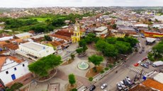 Baixa adesão ao isolamento social e reabertura do comércio são desafios no Estado, além da fragilidade da infraestrutura emergencial de saúde. Na imagem, a cidade de Santa Rita, na Grande João Pessoa. Foto: Prefeitura de Santa Rita/Autor Desconhecido