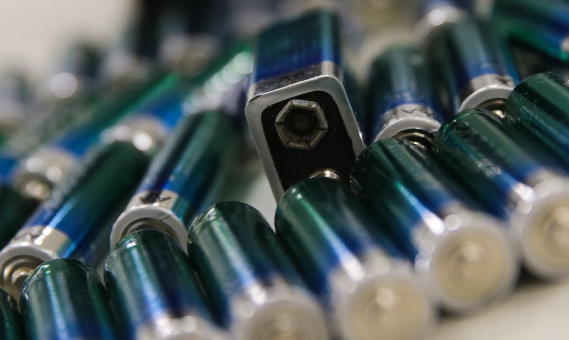 PROJETO DA UFPB PUBLICA CARTILHA COM LOCAIS DE DESCARTE RESPONSÁVEL DE RESÍDUOS PARA REUTILIZAÇÃO OU RECICLAGEM, EM JOÃO PESSOA Foto: Marcello Casal Jr/Agência Brasil