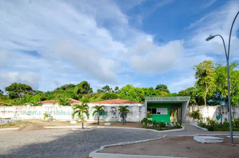 ESCOLA EDUCAÇÃO BÁSICA.jpeg
