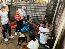 João Pessoa tem de 300 a 1,2 mil pessoas em situação de rua. Grupo distribui cartaz com recomendações sobre cuidados e prevenção ao novo coronavírus. Crédito: Núcleo de Estudos em Saúde Pública da UFPB/Reprodução