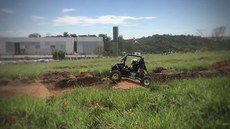 Veículos projetados pelos alunos participam de competições organizadas pela Sociedade de Engenheiros da Mobilidade (SAE) no Brasil. Crédito: Reprodução/Instagram/UFPBaja/Autor Desconhecido