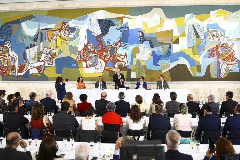 REITOR DA UFPB PARTICIPA DE REUNIÃO COM PRESIDENTE LULA E REITORES DE TODO O PAÍS REITOR DA UFPB PARTICIPA DE REUNIÃO COM PRESIDENTE LULA E REITORES DE TODO O PAÍS