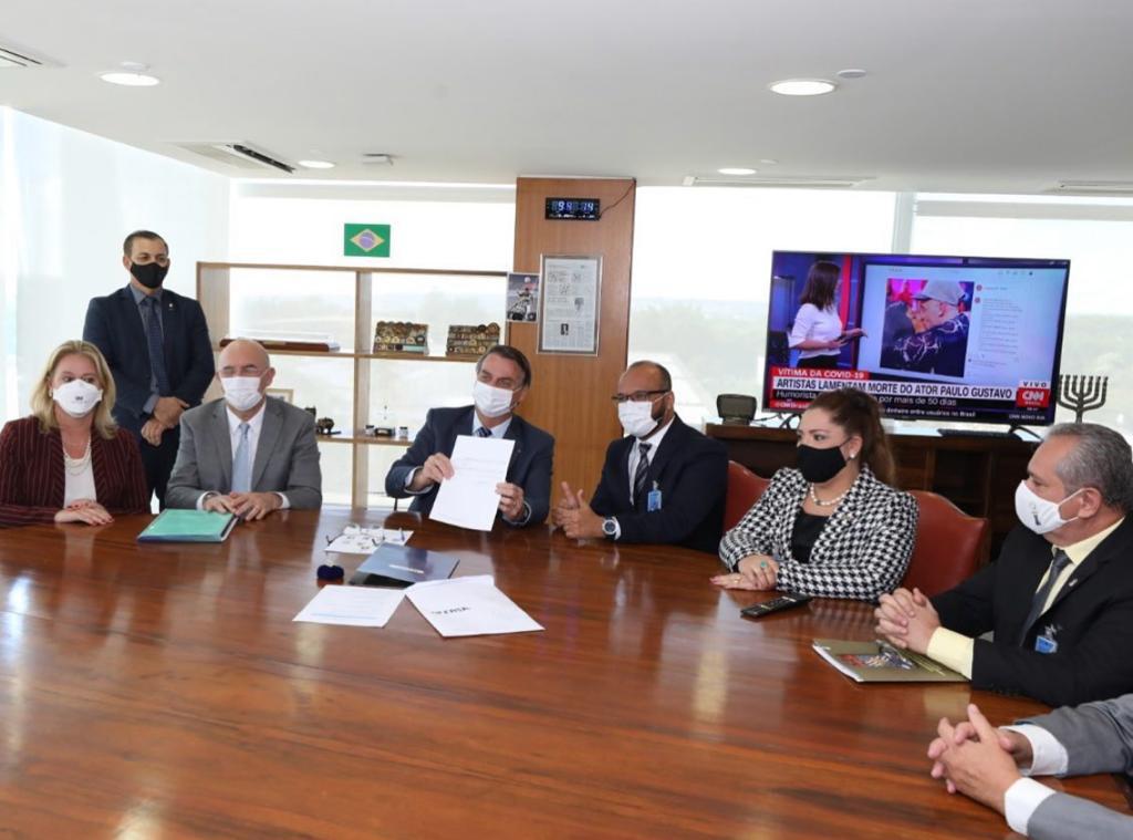 REITOR E VICE-REITORA DA UFPB RECEBEM APOIO DO PRESIDENTE DA REPÚBLICA E DO MINISTRO DA EDUCAÇÃO Foto: Divulgação