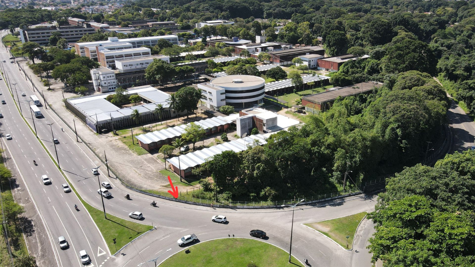 REITORIA DA UFPB CONSULTA COMUNIDADE UNIVERSITÁRIA SOBRE ABERTURA DE ACESSO PARA PEDESTRES NO CENTRO DE TECNOLOGIA
