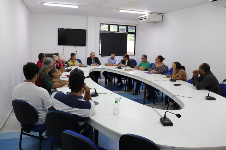 REITORIA DA UFPB RECEBE REPRESENTANTES DO SINTESPB PARA DIALOGAR SOBRE GREVE DE TAES