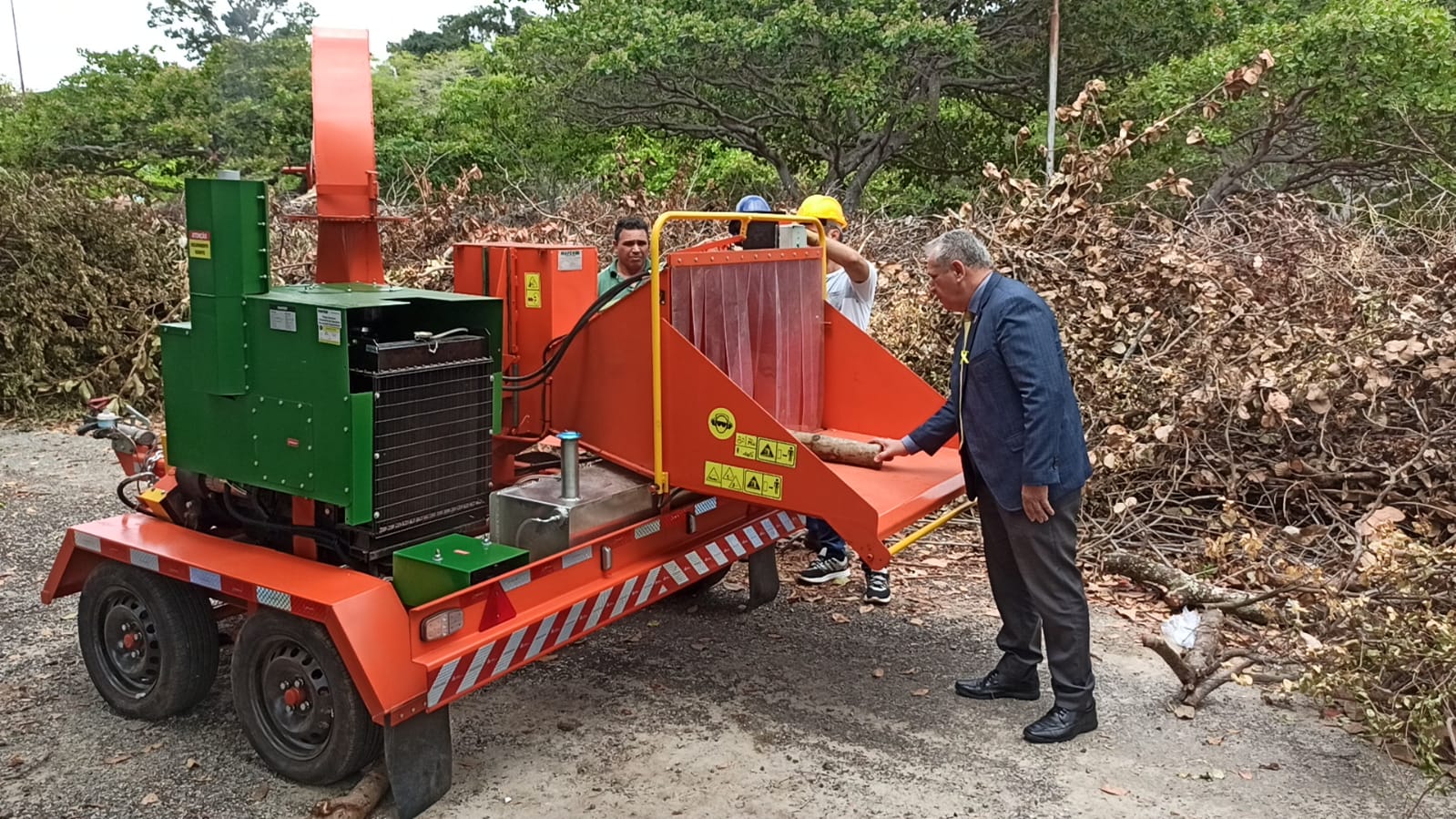 UFPB ADQUIRE TRITURADOR DE RESÍDUOS PARA FACILITAR O DESCARTE DE LIXO VERDE