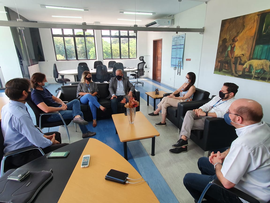 Na reunião estavam o reitor Valdiney Gouveia, o Deputado Federal Pedro Cunha Lima e diversos membros da comunidade universitária como: Profa. Dra. Liana Filgueira (Vice-reitora), Prof. Eduardo Sérgio (diretor do Centro de Ciências Médicas – CCM), Prof. Francisco José Garcia (coordenador do Núcleo de Justiça Animal da UFPB e professor do Centro de Ciências Jurídicas – CCJ), Prof. Jailson José Gomes da Rocha (diretor do Centro de Biotecnologia – CBiotec) e Profa. Renata Coelho (Escola Técnica de Saúde – ETS).