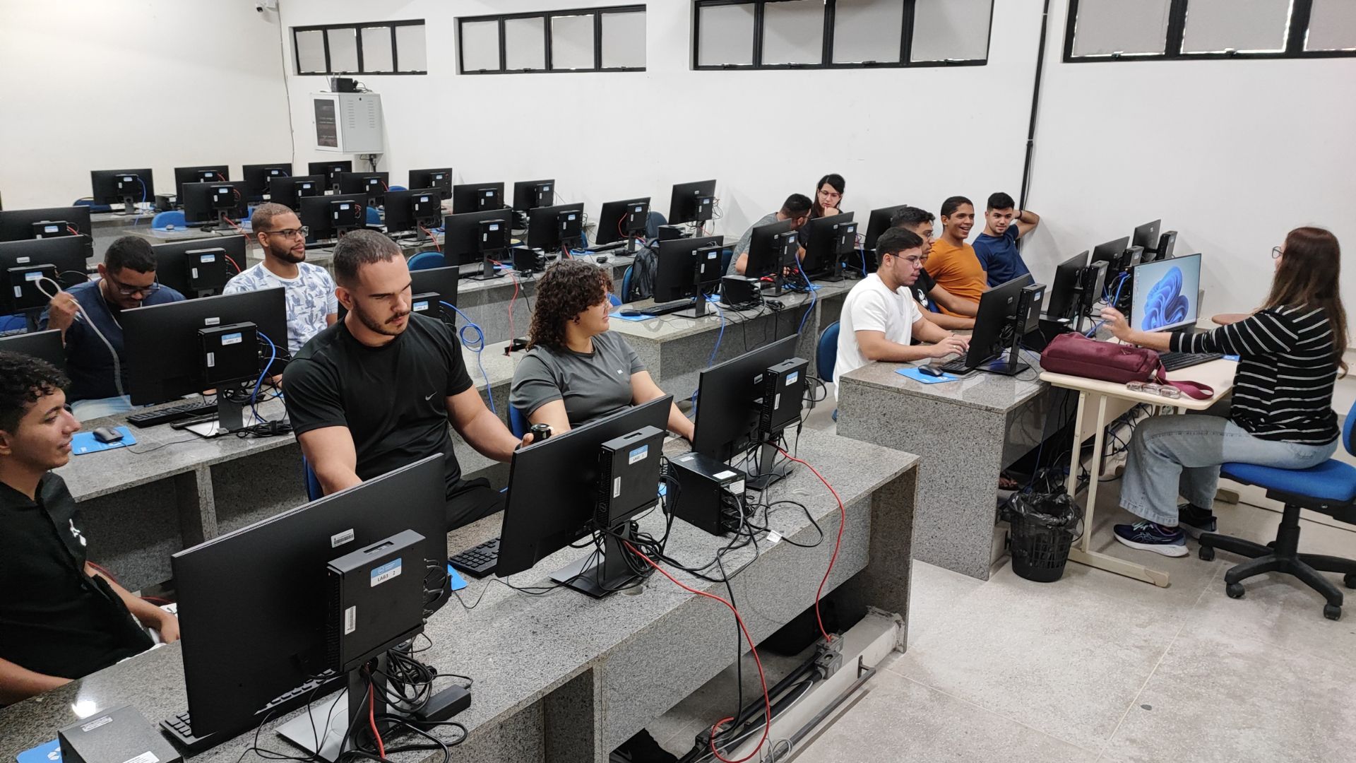 UFPB abre seleção com 22 vagas para professor substituto