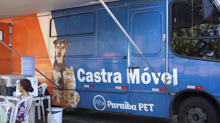 UFPB e NEJA realizam mais de 20 castrações em pets com apoio do Castramóvel